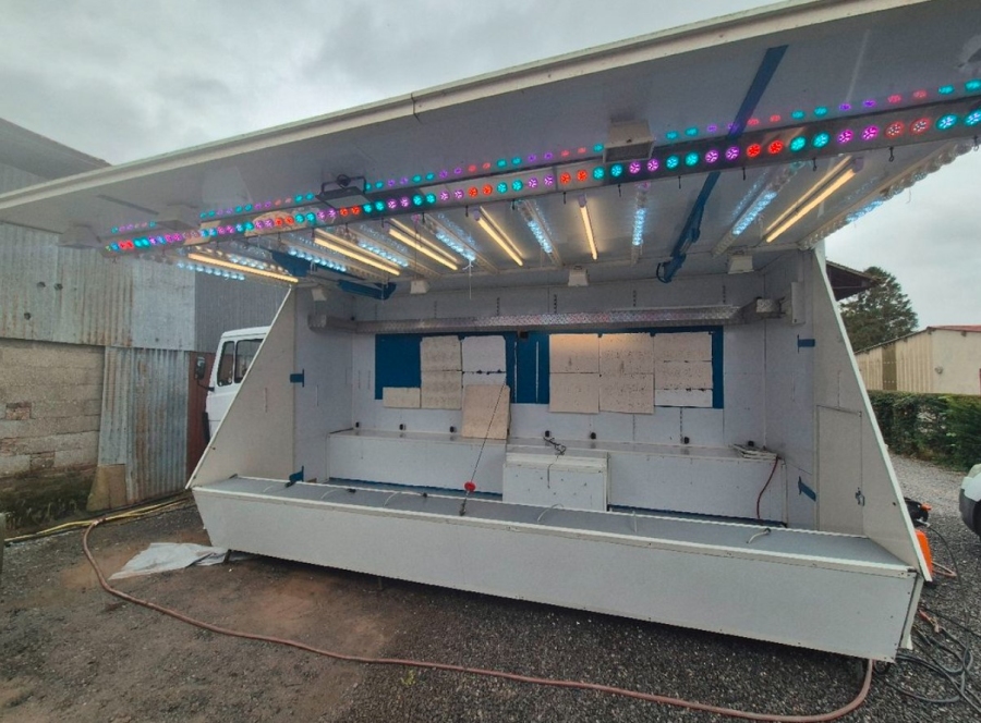 Camion boutique manege forain