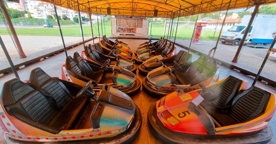 Auto skooter auto tamponneuses