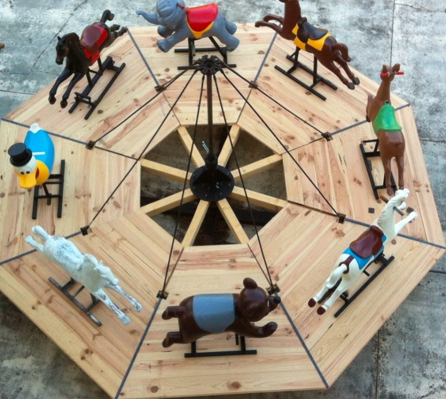 Manège à propulsion parentale