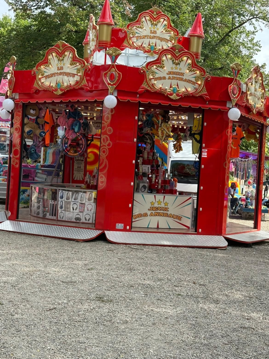 Rond d anneaux sur contenair