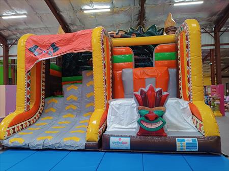 CHATEAU GONFLABLE ORIGINAL NINJA WARRIOR GONFLÉ À BLOC