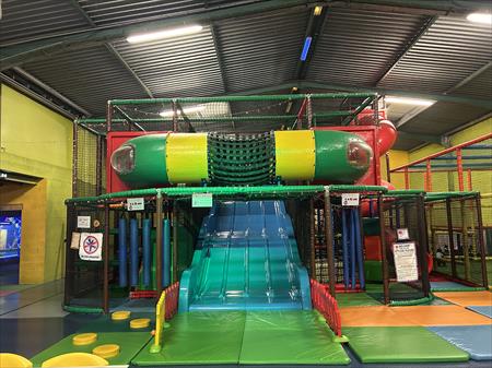 TRÈS BELLE STRUCTURE DE JEUX ENFANT PLAYMART 6-12 ANS PLAYMART